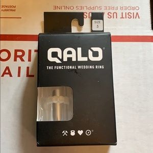 Qalo women’s pearl scallop NEW